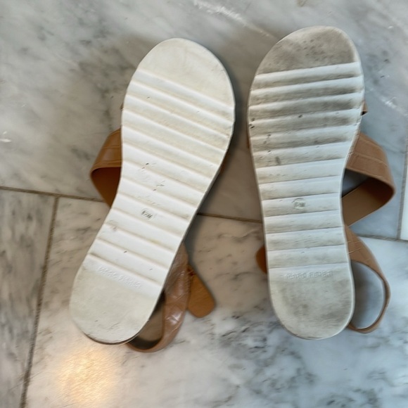 Marc Fisher women’s tan platform ankle strap sandals size 8.5 great condition - Picture 8 of 9